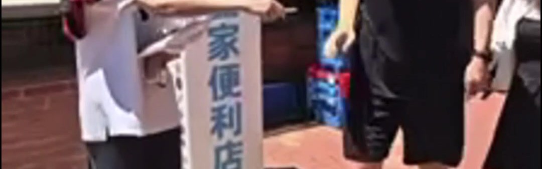 向杨瀚森索要签名合影未果 球迷：我们也没吃饭的 你给签个不行吗